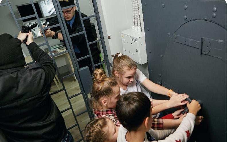перформанс Ограбление века в Владивостоке