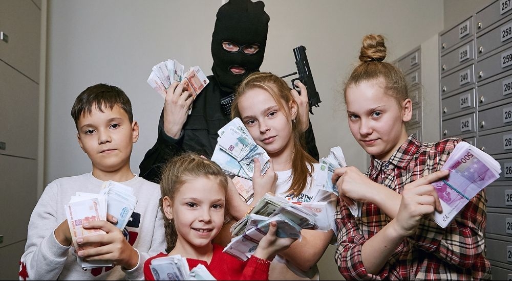 перформанс Ограбление Века в Владивостоке фото 0